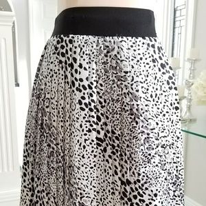 | WHITE HOUSE BLACK MARKET | Pleated Skirt Leopard